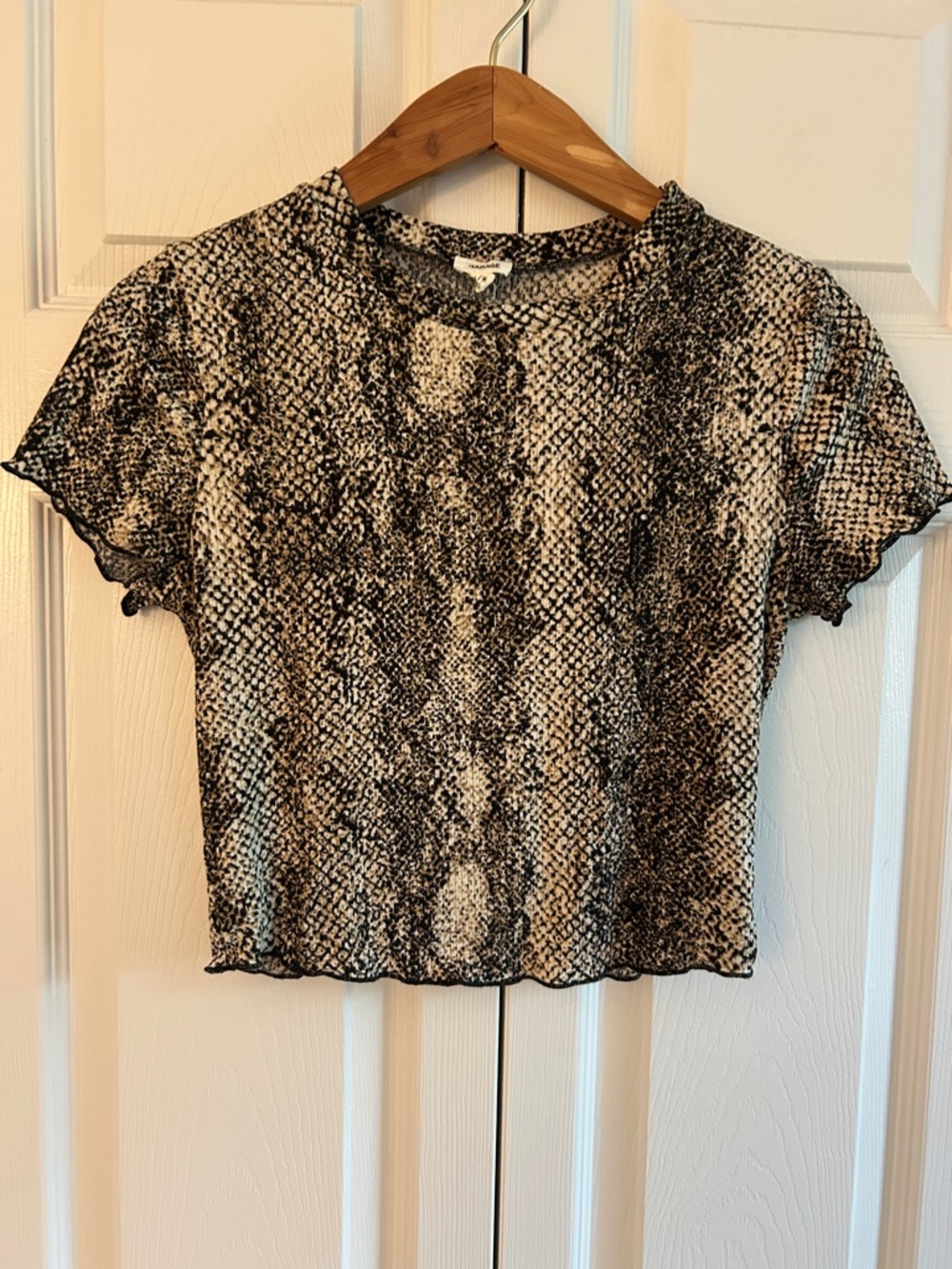 Garage Snake-Print Cropped Tee in Black & Cream